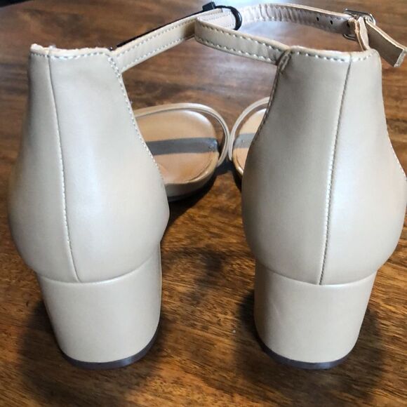 Amazon Essentials Two Strap Heeled Sandal beige faux leather multiple sizes - Picture 8 of 10